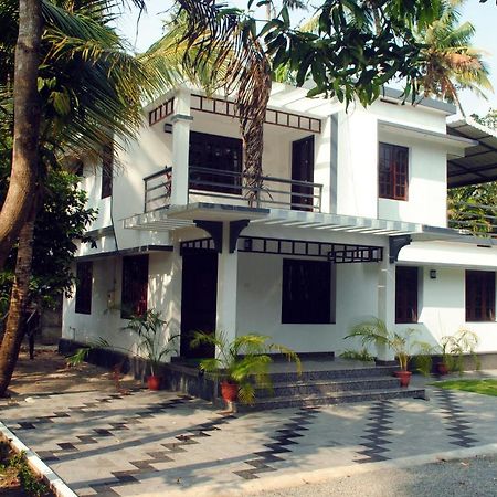 Nice Villa Irimbranallur Exterior foto